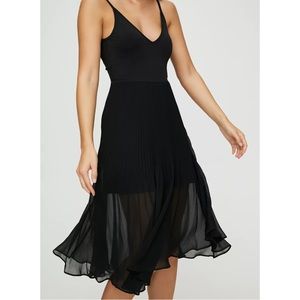 Aritzia wilfred Daphnee midi dress black